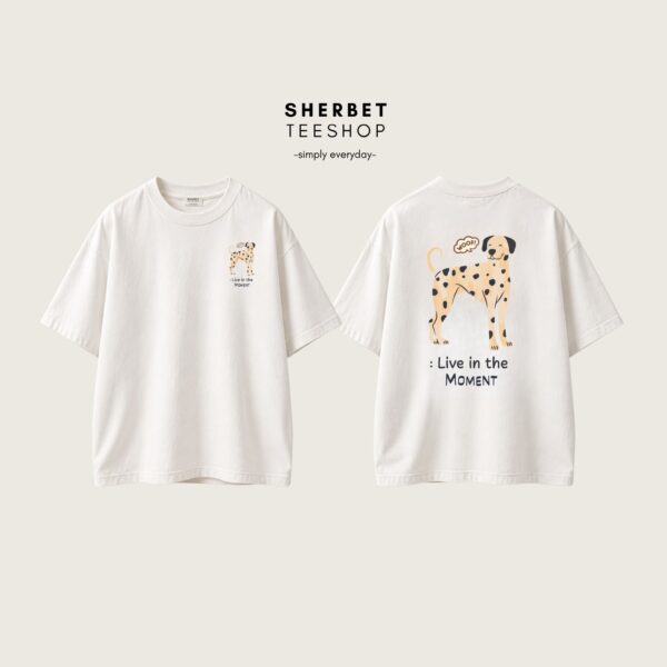 T-shirt Oversize : Dog ; Live in the moment 🤍🖤 - Image 2